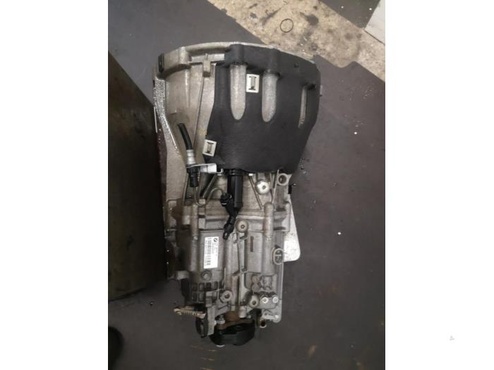 Getriebe van een BMW 1 serie (F21) 116i 1.5 TwinPower 12V 2015