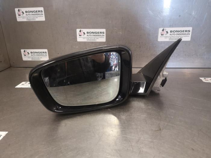 Wing mirror, left from a BMW 5 serie (G30) 540d xDrive 24V Mild Hybrid 2021