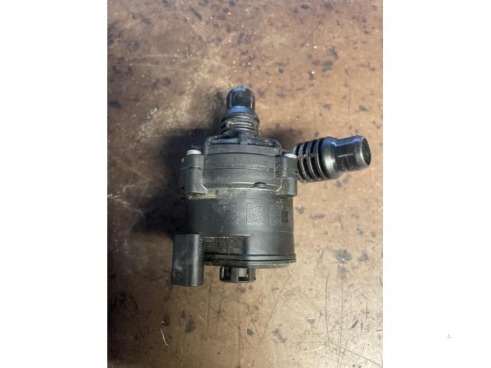 Begagnade Extra vattenpump BMW 5 serie (G30) 540d xDrive 24V Mild Hybrid Pris på förfrågan erbjuds av Bongers Auto-Onderdelen Zeeland