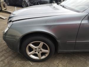 Used Front wing, left Mercedes E-Klasse Price on request offered by Bongers Auto-Onderdelen Zeeland