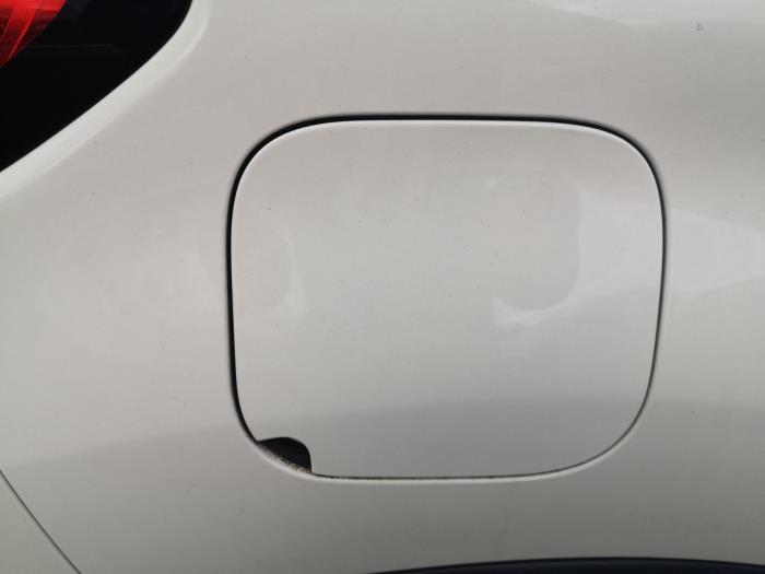 Tank cap cover from a Renault Captur (2R) 0.9 Energy TCE 12V 2015