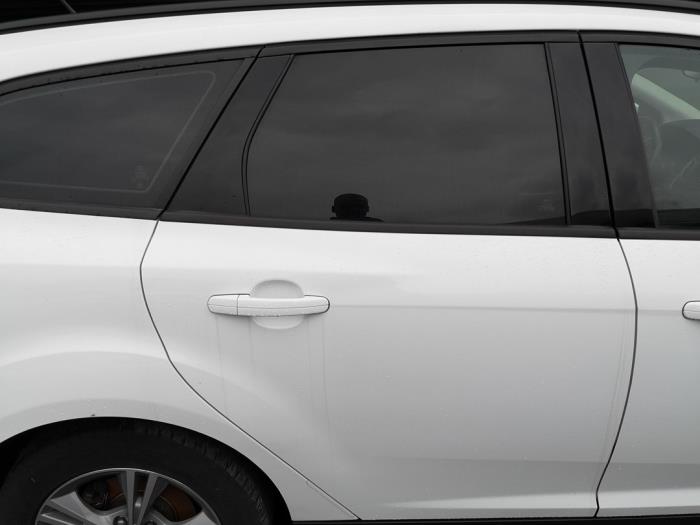 Porte arrière droite d'un Ford Focus 3 Wagon 1.0 Ti-VCT EcoBoost 12V 100 2014