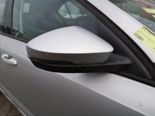 Used Wing mirror, right Skoda Octavia (5EAA) 1.6 TDI GreenTec 16V Price on request offered by Bongers Auto-Onderdelen Zeeland
