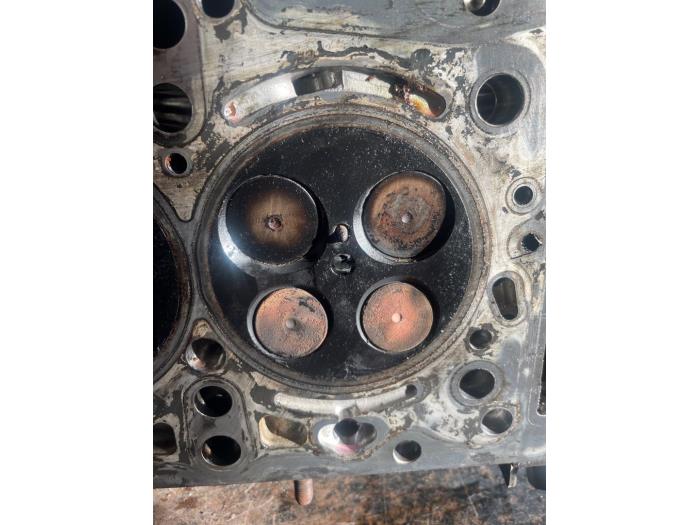 Cylinder head from a Mercedes-Benz Sprinter 3,5t (906.63) 313 CDI 16V 2012