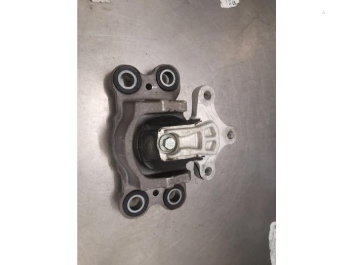Used Engine mount Volvo V60 I (FW/GW) 1.6 DRIVe Price on request offered by Bongers Auto-Onderdelen Zeeland