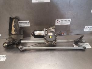 Used Wiper motor + mechanism BMW 1 serie (F21) 116i 1.5 TwinPower 12V Price on request offered by Bongers Auto-Onderdelen Zeeland