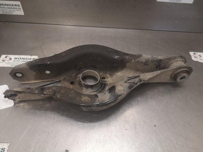 Lower wishbone, rear right from a BMW 1 serie (F21) 116i 1.5 TwinPower 12V 2015