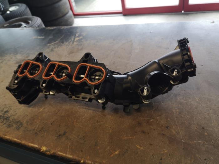 Intake manifold from a BMW 2-Serie