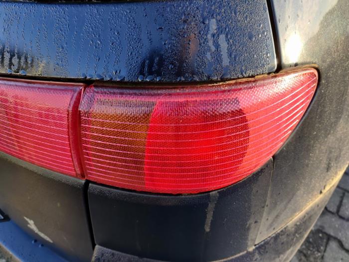 Taillight, right from a Mazda 2 (NB/NC/ND/NE) 1.25 16V 2003