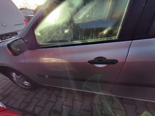 Used Door 4-door, front left Renault Clio III (BR/CR) 1.4 16V Price on request offered by Bongers Auto-Onderdelen Zeeland