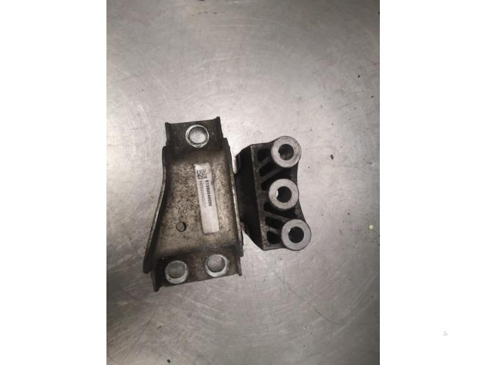Used Engine mount Citroen Jumper (U9) 2.0 Blue HDi 160 Price on request offered by Bongers Auto-Onderdelen Zeeland