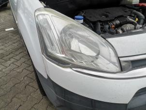 Used Headlight, right Citroen Berlingo 1.6 Hdi 75 Price on request offered by Bongers Auto-Onderdelen Zeeland