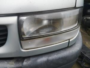 Used Headlight, left Opel Movano Combi 2.2 DTI Price on request offered by Bongers Auto-Onderdelen Zeeland