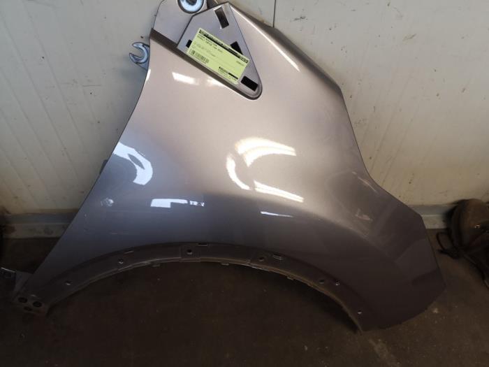 Front wing, right from a Renault Captur (2R) 0.9 Energy TCE 12V 2016