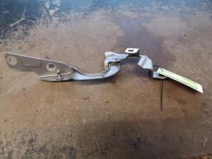 Used Bonnet Hinge Renault Captur (2R) 0.9 Energy TCE 12V Price on request offered by Bongers Auto-Onderdelen Zeeland