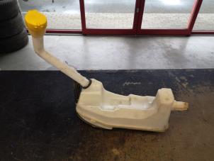 Used Front windscreen washer reservoir Renault Captur (2R) 0.9 Energy TCE 12V Price on request offered by Bongers Auto-Onderdelen Zeeland
