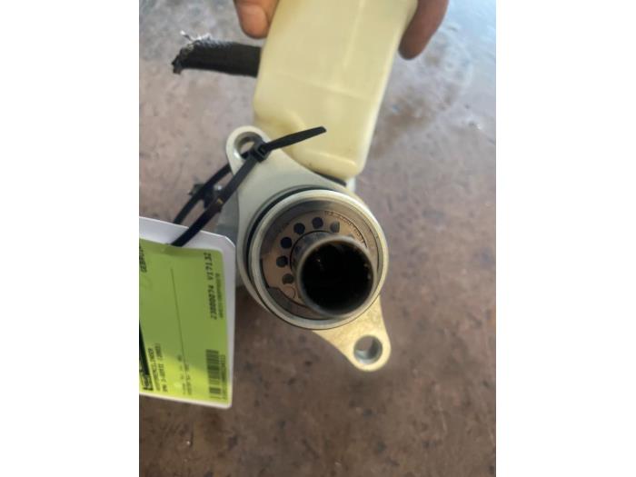Master cylinder from a BMW 3 serie Touring (E46/3) 316i 16V 2003