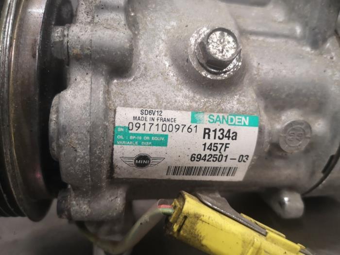 Air conditioning pump from a MINI Mini (R56) 1.4 16V One 2008