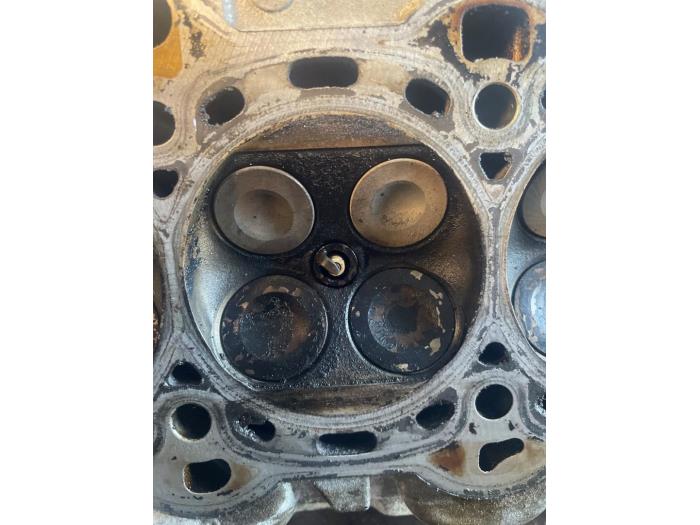Cylinder head from a Opel Corsa D 1.2 16V 2013