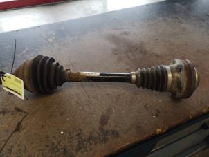 Used Front drive shaft, left Volkswagen Caddy III (2KA,2KH,2CA,2CH) 1.9 TDI Price on request offered by Bongers Auto-Onderdelen Zeeland