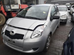Used Front wing, left Toyota Yaris II (P9) 1.4 D-4D Price on request offered by Bongers Auto-Onderdelen Zeeland