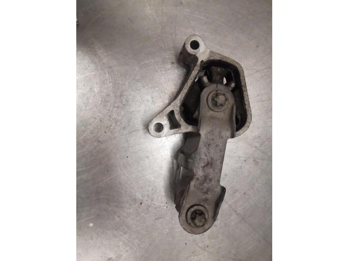 Used Engine mount Mercedes Vito (447.6) 1.6 109 CDI 16V Price on request offered by Bongers Auto-Onderdelen Zeeland