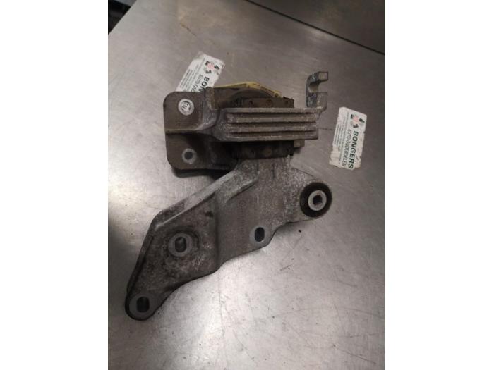 Used Engine mount Mercedes Vito (447.6) 1.6 109 CDI 16V Price on request offered by Bongers Auto-Onderdelen Zeeland
