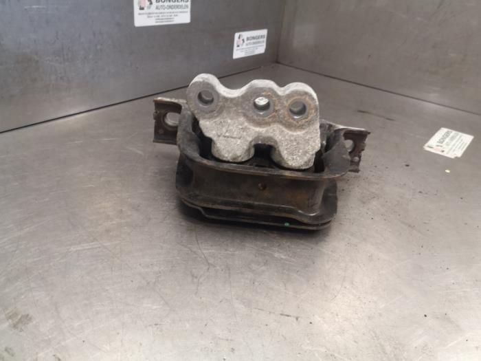 Used Engine mount Chevrolet Captiva (C140) 2.4 16V 4x2 Price on request offered by Bongers Auto-Onderdelen Zeeland