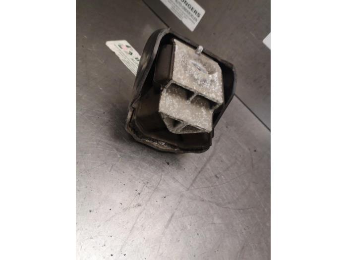 Used Engine mount Volkswagen Crafter 2.5 TDI 30/32/35 Price on request offered by Bongers Auto-Onderdelen Zeeland