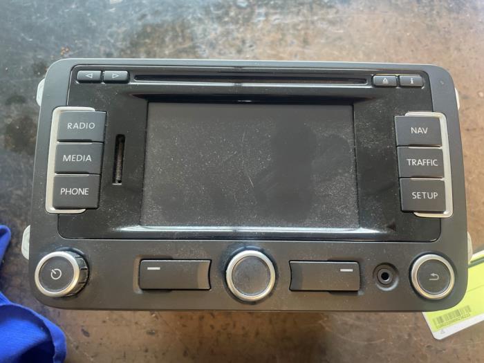 Używane Radio Volkswagen Eos (1F7/F8) 1.4 TSI 16V BlueMotion Cena na żądanie oferowane przez Bongers Auto-Onderdelen Zeeland