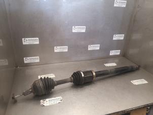 Used Front drive shaft, right Volvo V50 (MW) 2.4 D5 20V Price on request offered by Bongers Auto-Onderdelen Zeeland