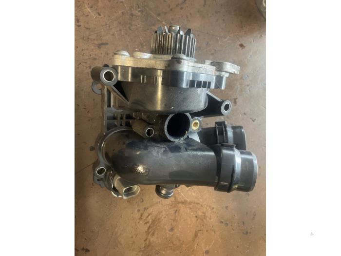 Begagnade Vattenpump Volkswagen Tiguan (5N1/2) 2.0 TSI 16V 4Motion Pris på förfrågan erbjuds av Bongers Auto-Onderdelen Zeeland