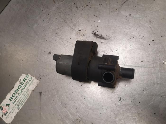 Begagnade Extra vattenpump Mercedes ML I (163) 430 4.3 V8 24V Autom. Pris på förfrågan erbjuds av Bongers Auto-Onderdelen Zeeland
