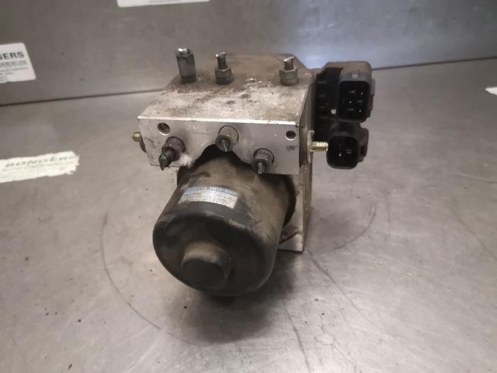 Begagnade ABS-pump Toyota RAV4 (A1) 2.0i,SR 16V 4x4 Pris på förfrågan erbjuds av Bongers Auto-Onderdelen Zeeland