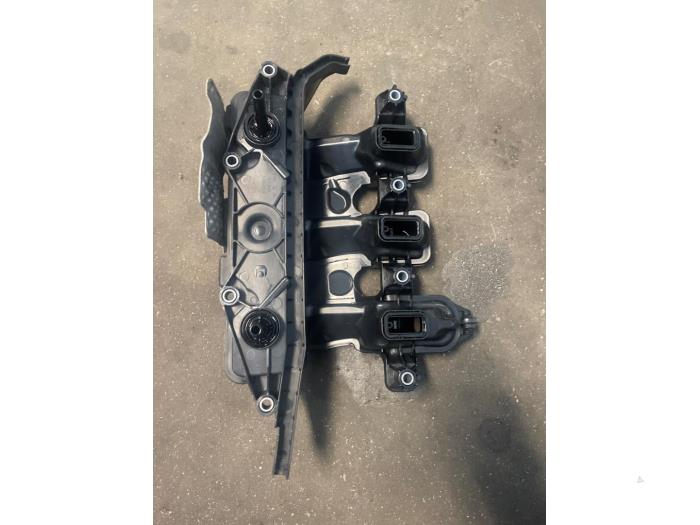 Ventildeckel van een Mercedes-Benz Vito (447.6) 1.6 109 CDI 16V 2016