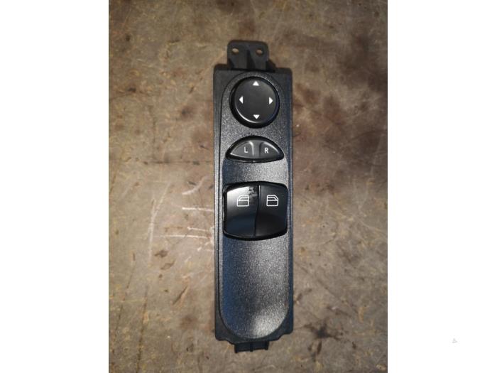 Nuevos Interruptor de ventanilla eléctrica Mercedes Sprinter 3,5t (906.73) 315 CDI 16V Precio € 60,50 IVA incluido ofrecido por Bongers Auto-Onderdelen Zeeland