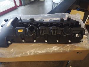 Ventildeckel van een BMW 5 serie (F10) 530i 24V 2011