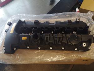 Ventildeckel van een BMW 5 serie (F10) 530i 24V 2011