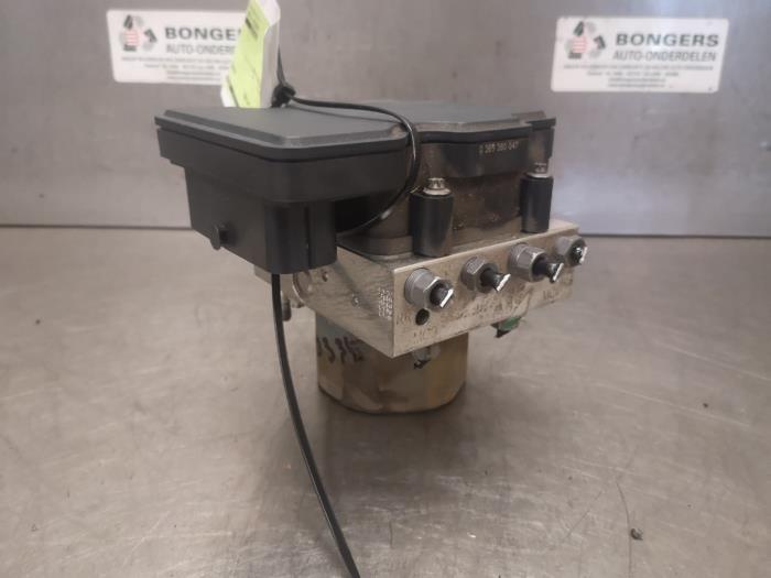 Używane Pompa ABS Peugeot Boxer (U9) 2.2 HDi 110 Euro 5 Cena na żądanie oferowane przez Bongers Auto-Onderdelen Zeeland