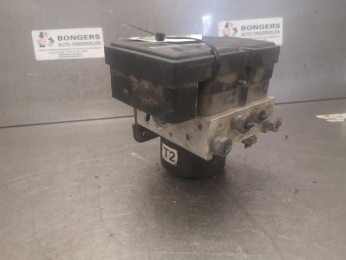 Używane Pompa ABS Ford Fiesta 6 (JA8) 1.6 TDCi 16V 90 Cena na żądanie oferowane przez Bongers Auto-Onderdelen Zeeland