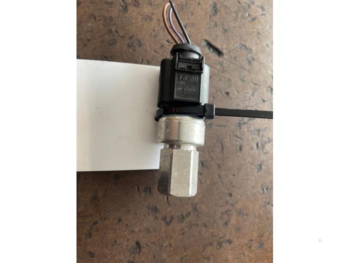 Begagnade Trycksensor, luftkonditionering Volkswagen Polo V (6R) 1.0 12V BlueMotion Technology Pris € 30,00 Marginaltabell erbjuds av Bongers Auto-Onderdelen Zeeland