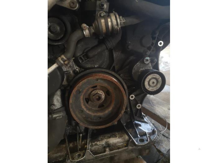 Motor van een Mercedes-Benz ML I (163) 400 4.0 CDI V8 32V 2002