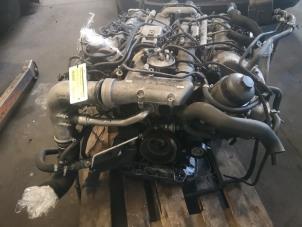 Motor van een Mercedes-Benz ML I (163) 400 4.0 CDI V8 32V 2002