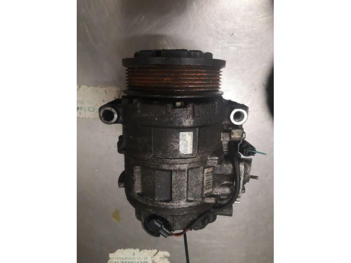 Usagé Pompe clim Mercedes ML I (163) 400 4.0 CDI V8 32V Prix sur demande proposé par Bongers Auto-Onderdelen Zeeland