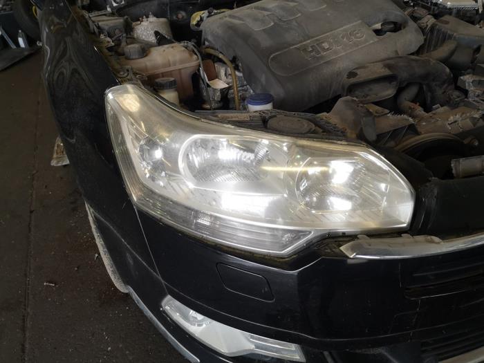 Używane Reflektor prawy Citroen C5 III Tourer (RW) 2.0 HDiF 16V Cena na żądanie oferowane przez Bongers Auto-Onderdelen Zeeland