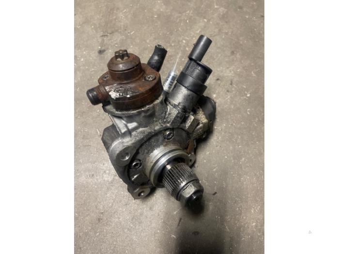 Begagnade Dieselpump Audi Q7 (4LB) 3.0 TDI V6 24V Clean Diesel Pris på förfrågan erbjuds av Bongers Auto-Onderdelen Zeeland