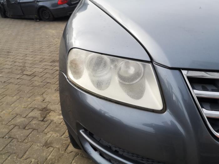 Gebrauchte Scheinwerfer rechts Volkswagen Touareg (7LA/7L6) 2.5 TDI R5 Preis auf Anfrage angeboten von Bongers Auto-Onderdelen Zeeland