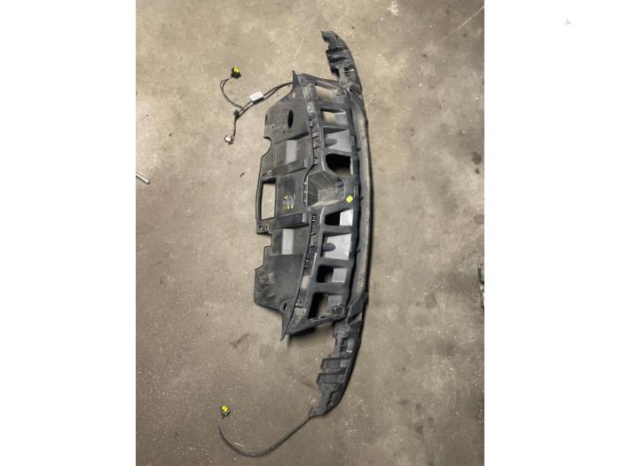 Gebrauchte Grillhalter Renault Megane III Grandtour (KZ) 2.0 16V CVT Preis auf Anfrage angeboten von Bongers Auto-Onderdelen Zeeland