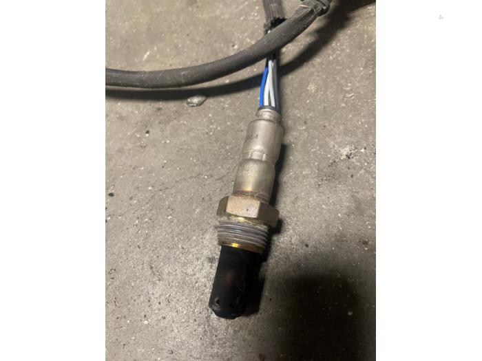 Lambda probe from a Volkswagen Touran (5T1) 2.0 TDI 16V BlueMotion Technology SCR 2019