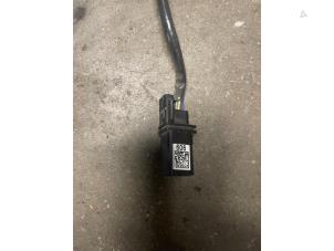 Lambda probe from a Volkswagen Touran (5T1) 2.0 TDI 16V BlueMotion Technology SCR 2019